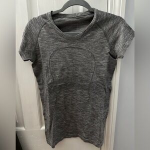 Lululemon Swiftly Tech Short-Sleeve Shirt 2.0
Hip Length